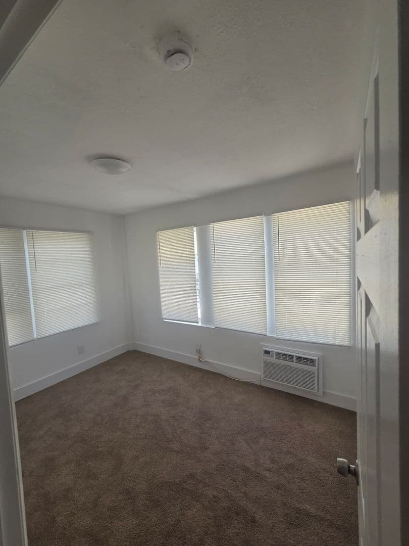 Miami Apartment: 959 SW 5 St