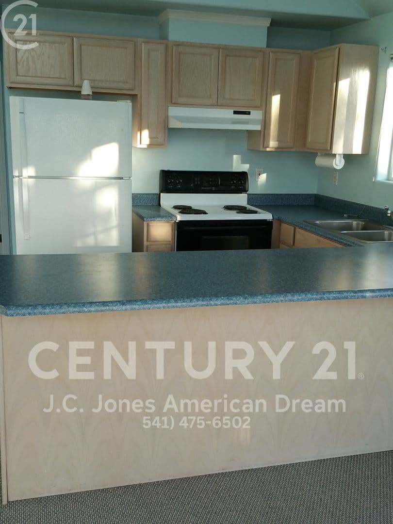 Grants Pass House: 243 SE Hill Top Dr.