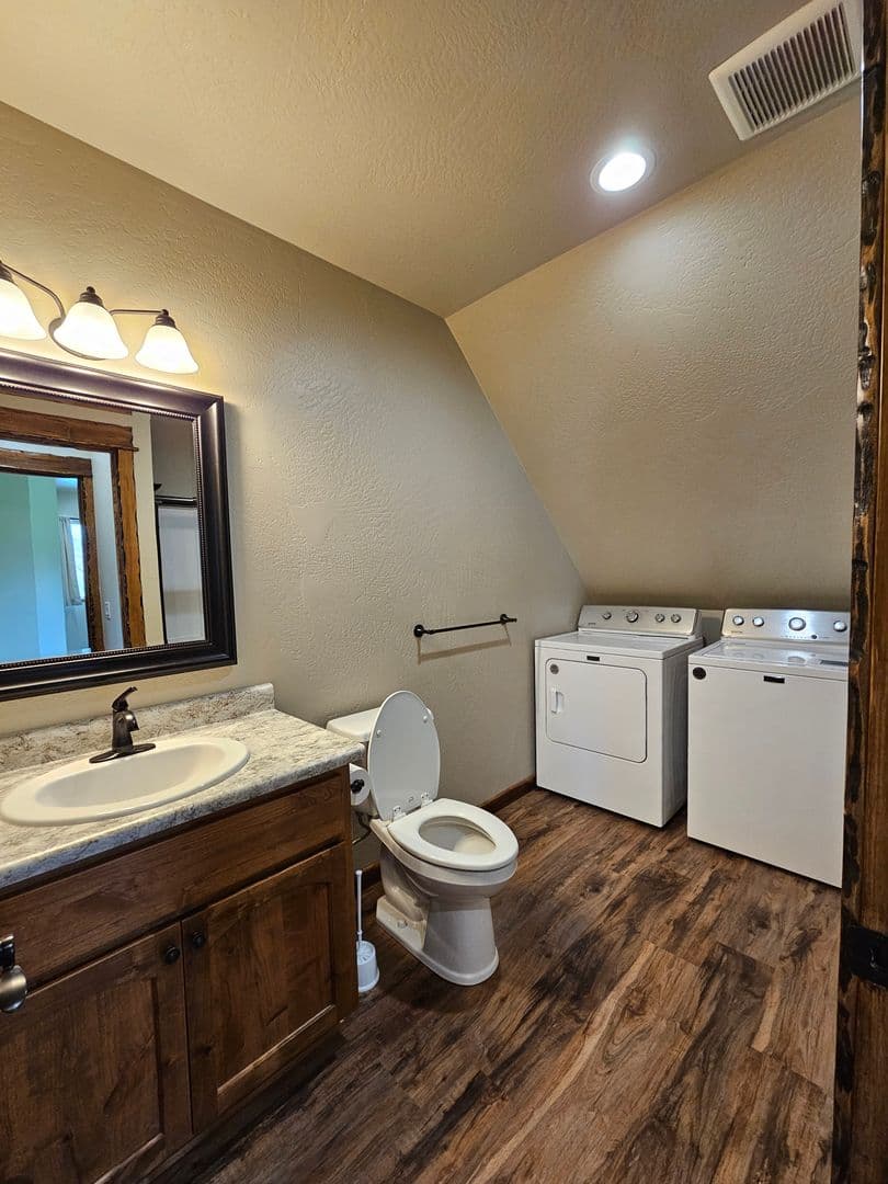 Grants Pass Apartment: 366 Ponderosa Lane