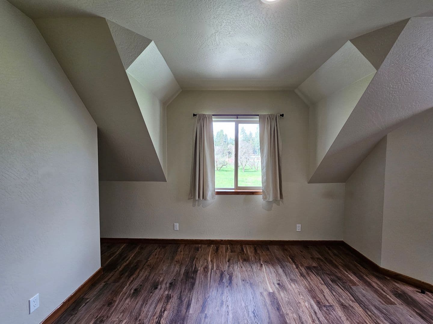 Grants Pass Apartment: 366 Ponderosa Lane