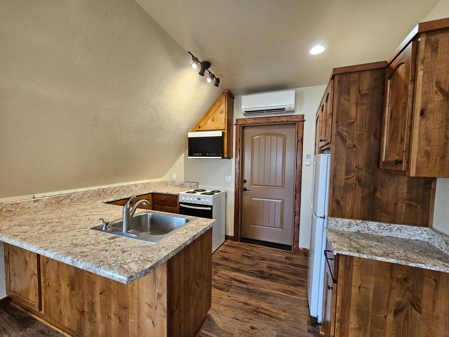Grants Pass Apartment: 366 Ponderosa Lane