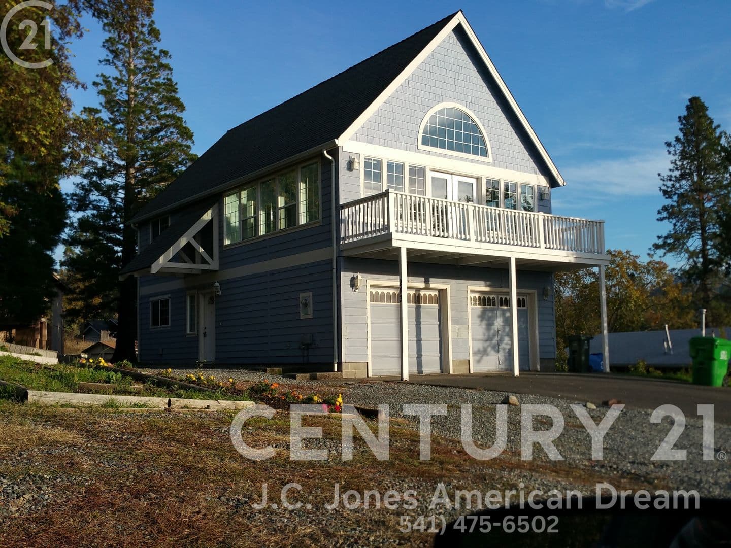 Grants Pass House: 243 SE Hill Top Dr.