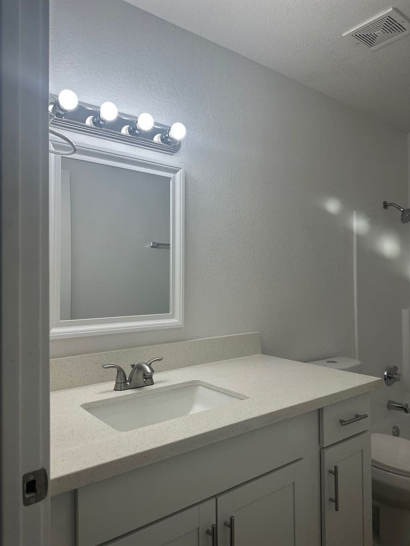 Phoenix Apartment: 13211 N. 21st Place
