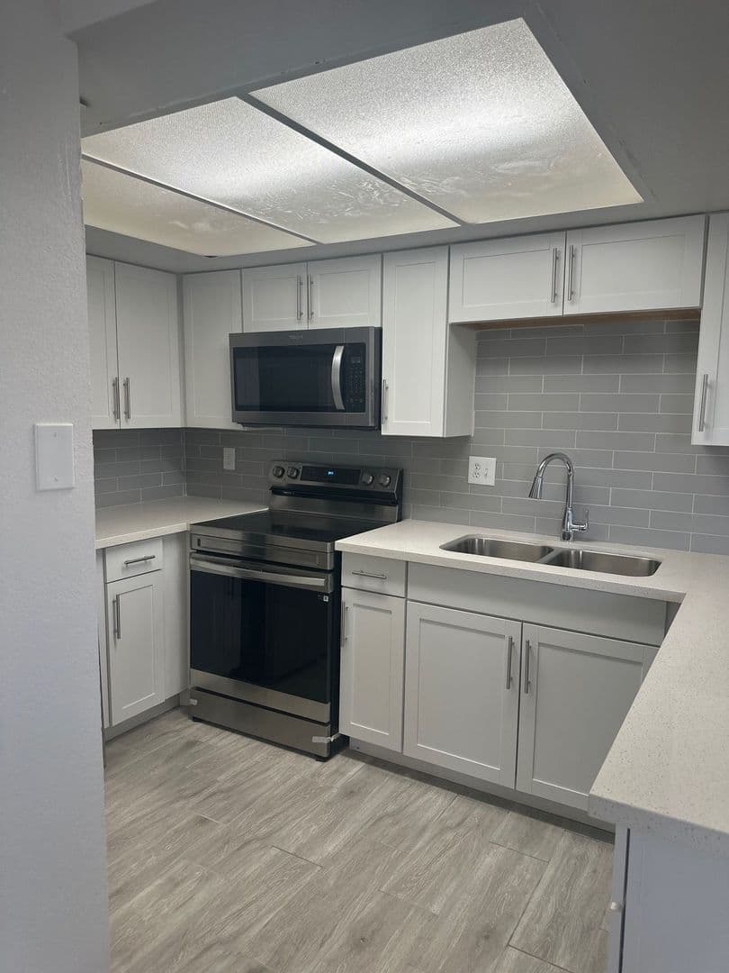 Phoenix Apartment: 13211 N. 21st Place