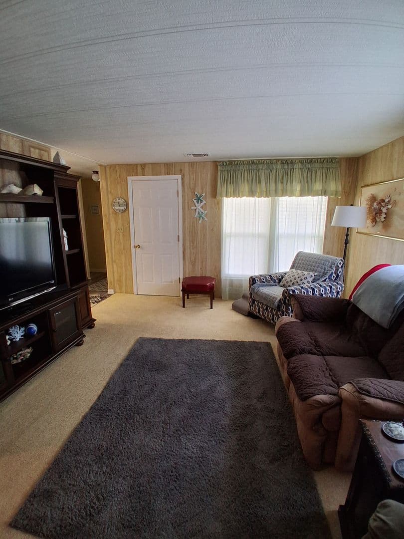 Brooksville House: Moriah Avenue - 7577
