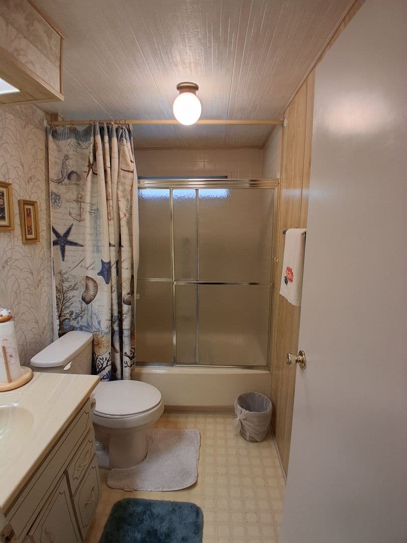 Brooksville House: Moriah Avenue - 7577