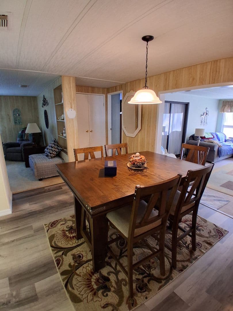 Brooksville House: Moriah Avenue - 7577