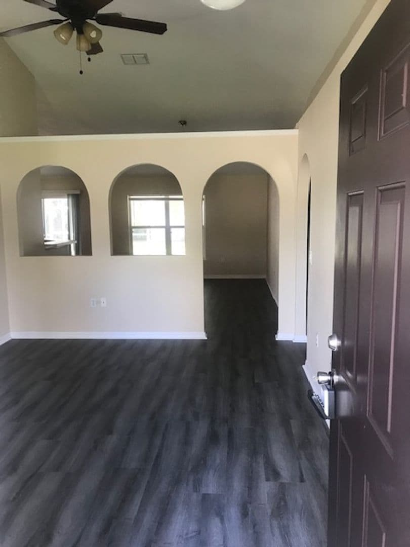 Spring Hill House: 9035 Horizon Drive