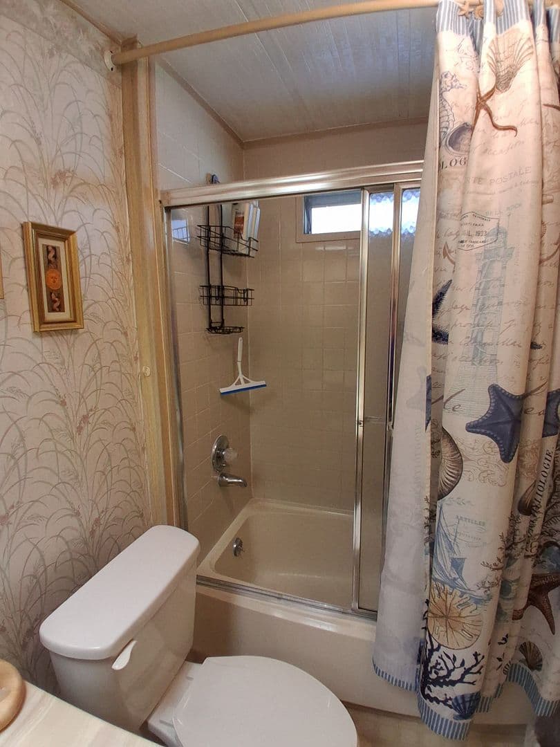 Brooksville House: Moriah Avenue - 7577