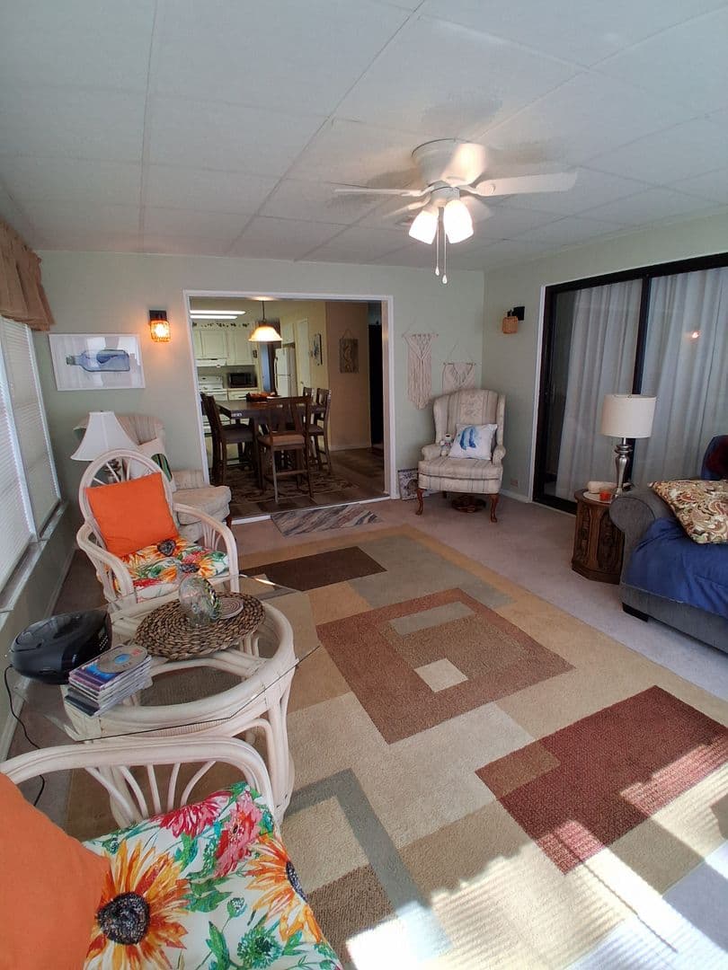 Brooksville House: Moriah Avenue - 7577