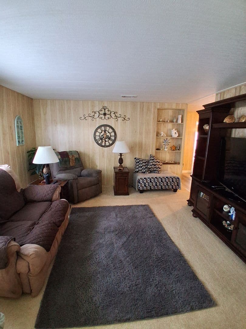 Brooksville House: Moriah Avenue - 7577