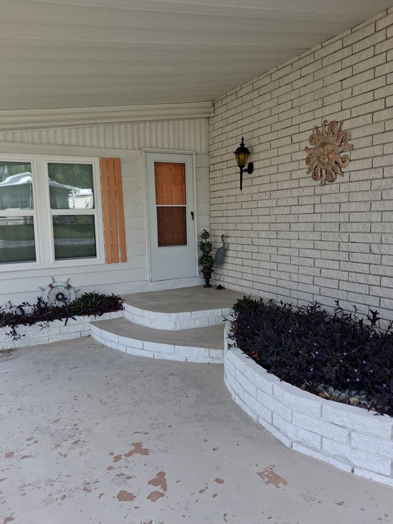 Brooksville House: Moriah Avenue - 7577