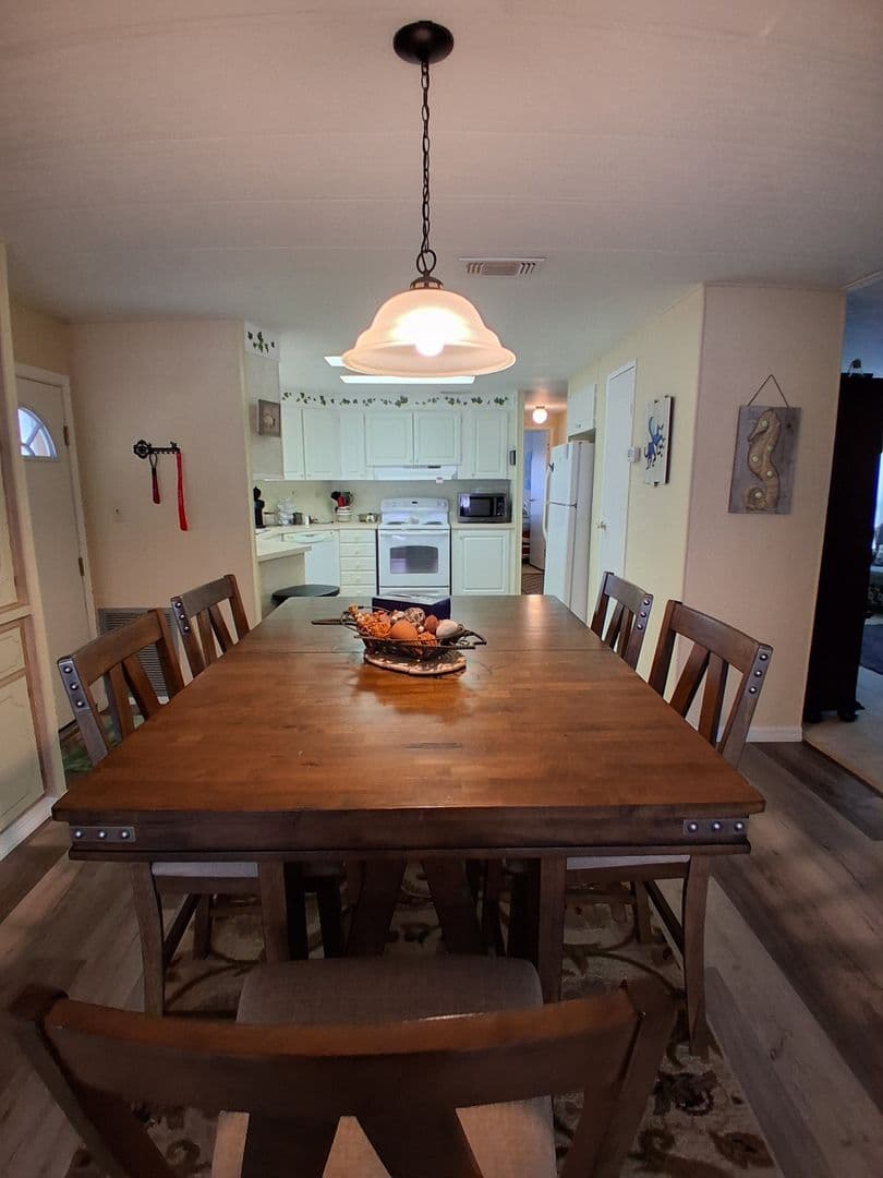 Brooksville House: Moriah Avenue - 7577
