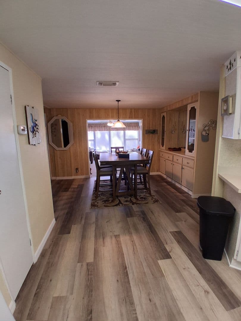 Brooksville House: Moriah Avenue - 7577