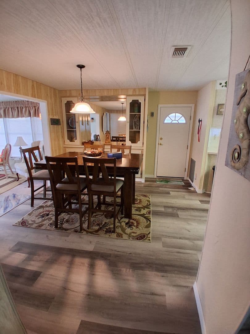 Brooksville House: Moriah Avenue - 7577