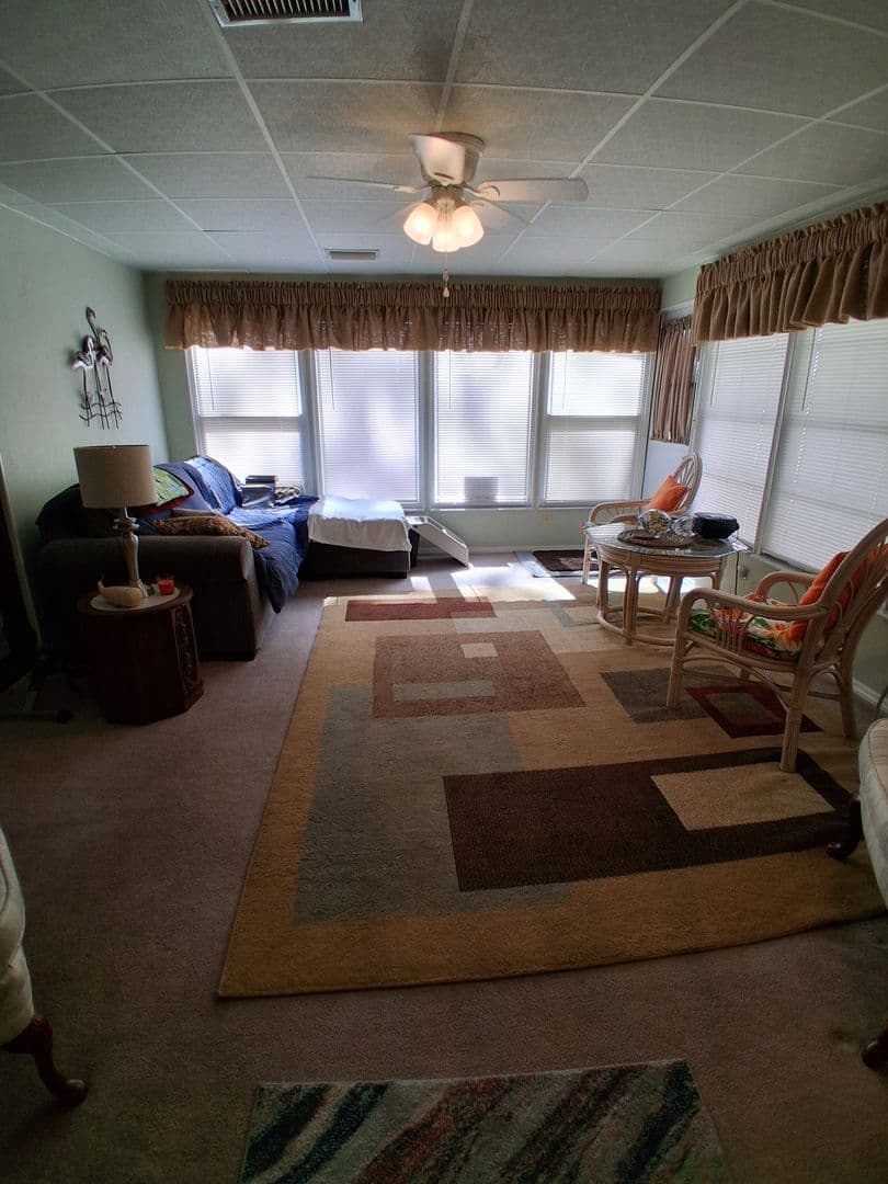 Brooksville House: Moriah Avenue - 7577