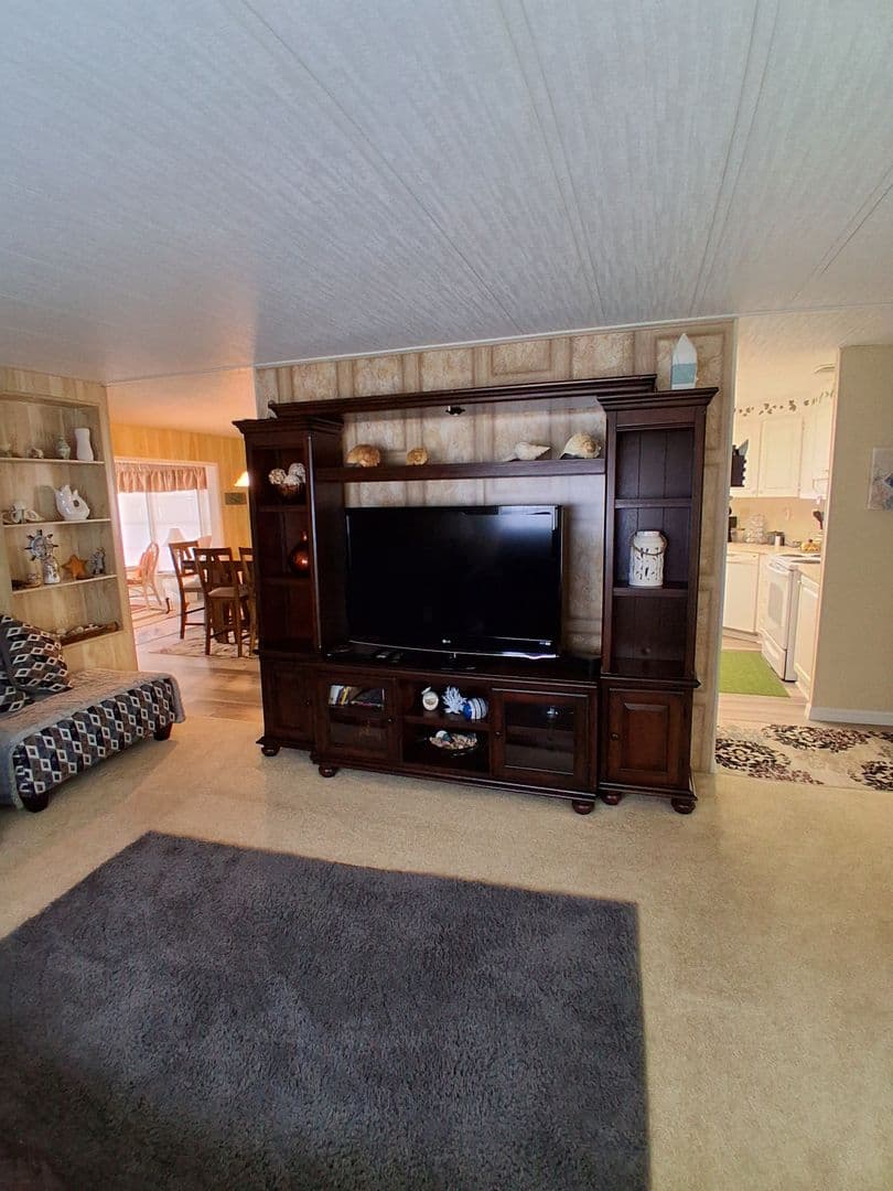 Brooksville House: Moriah Avenue - 7577