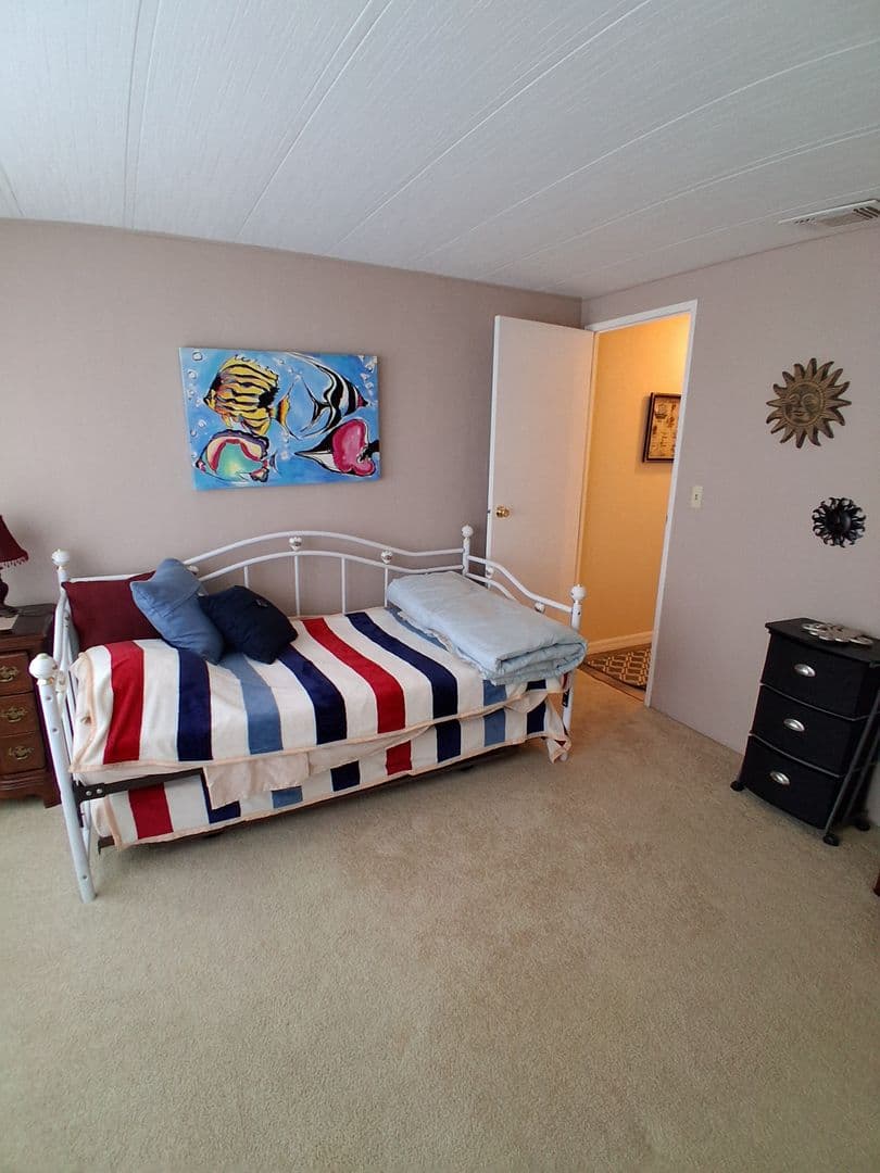 Brooksville House: Moriah Avenue - 7577