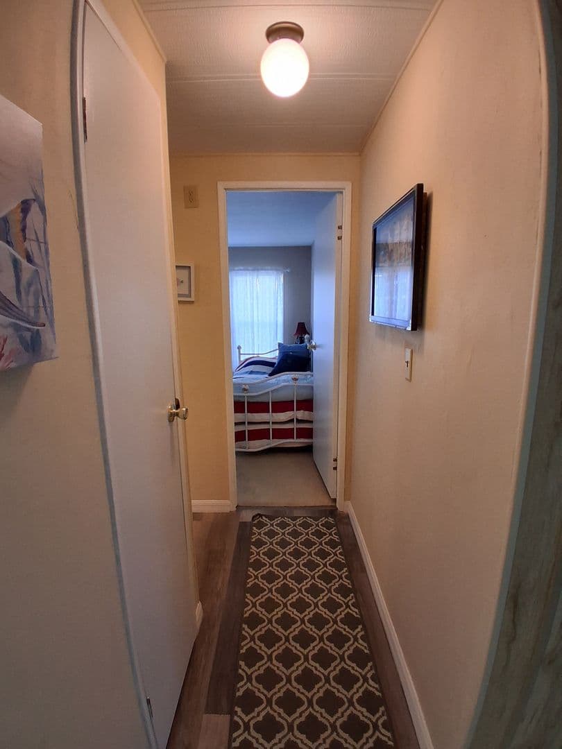 Brooksville House: Moriah Avenue - 7577