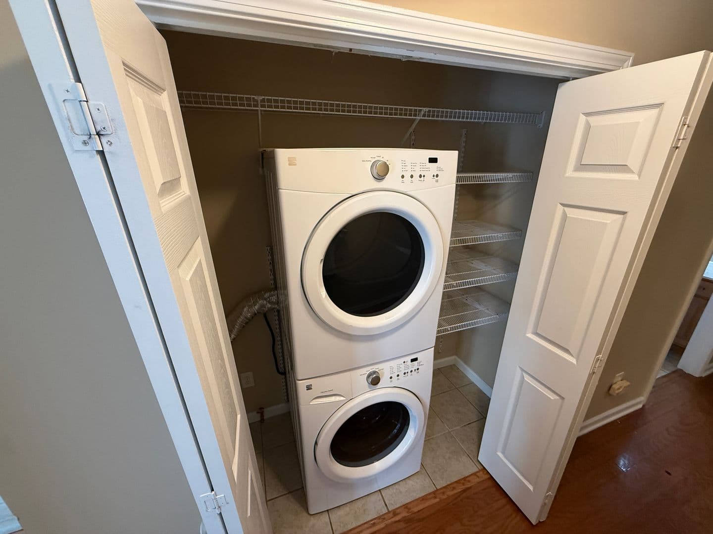 Knoxville House: 8801 Carriage House Way - 8801 Carriage House Way