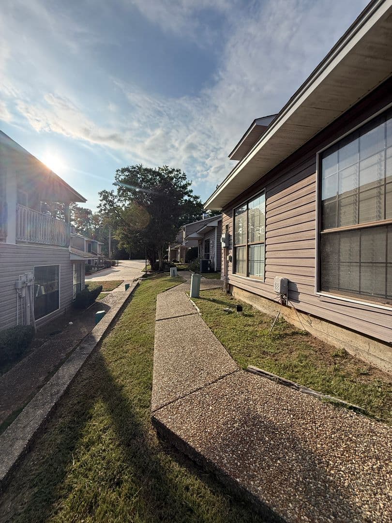 Shreveport House: 4111 Pines Rd.
