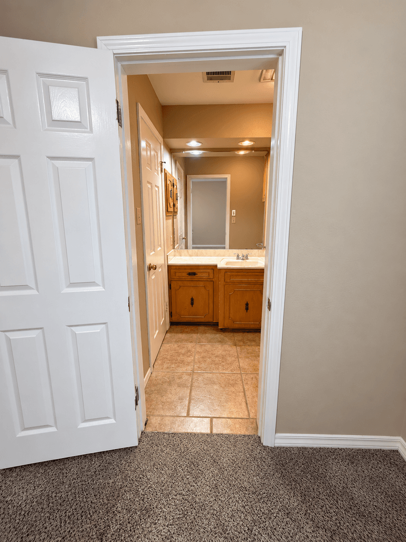 Shreveport House: 4111 Pines Rd.