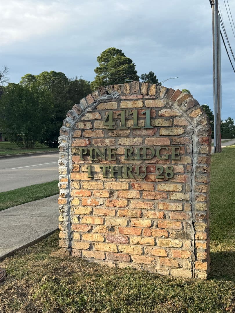 Shreveport House: 4111 Pines Rd.