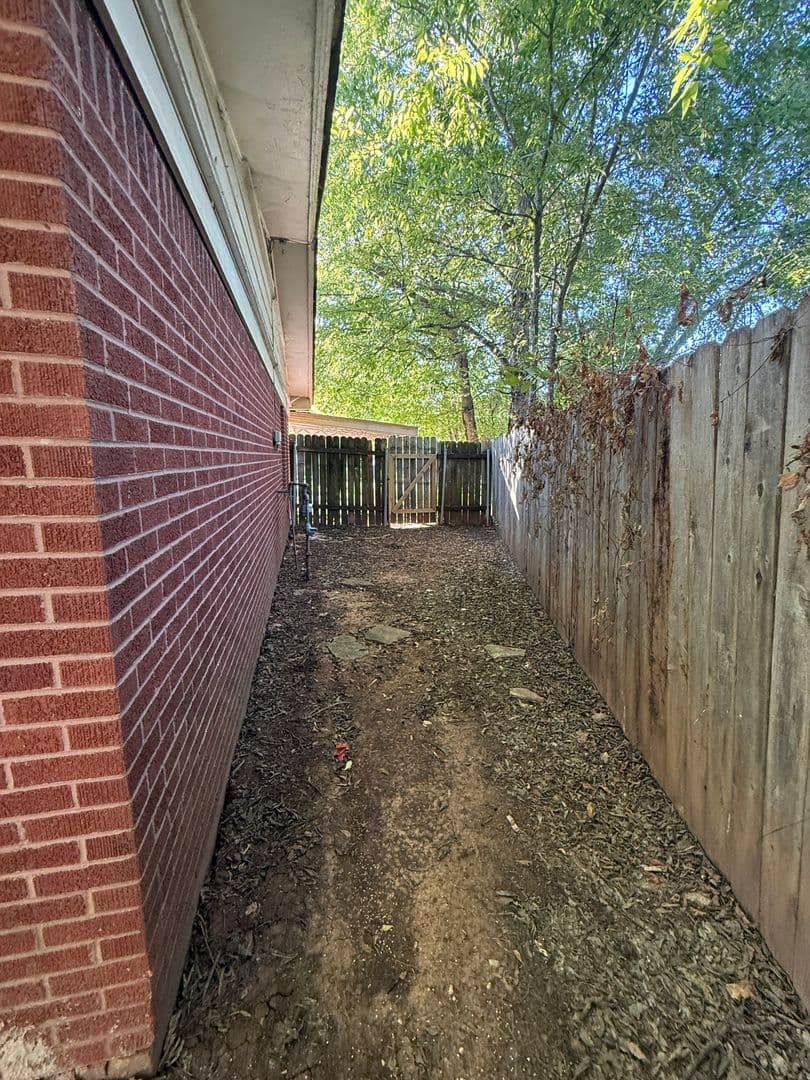 Bossier City House: 1320 Mark Ave