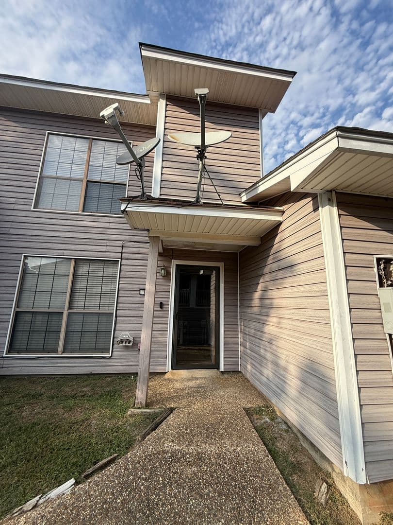Shreveport House: 4111 Pines Rd.
