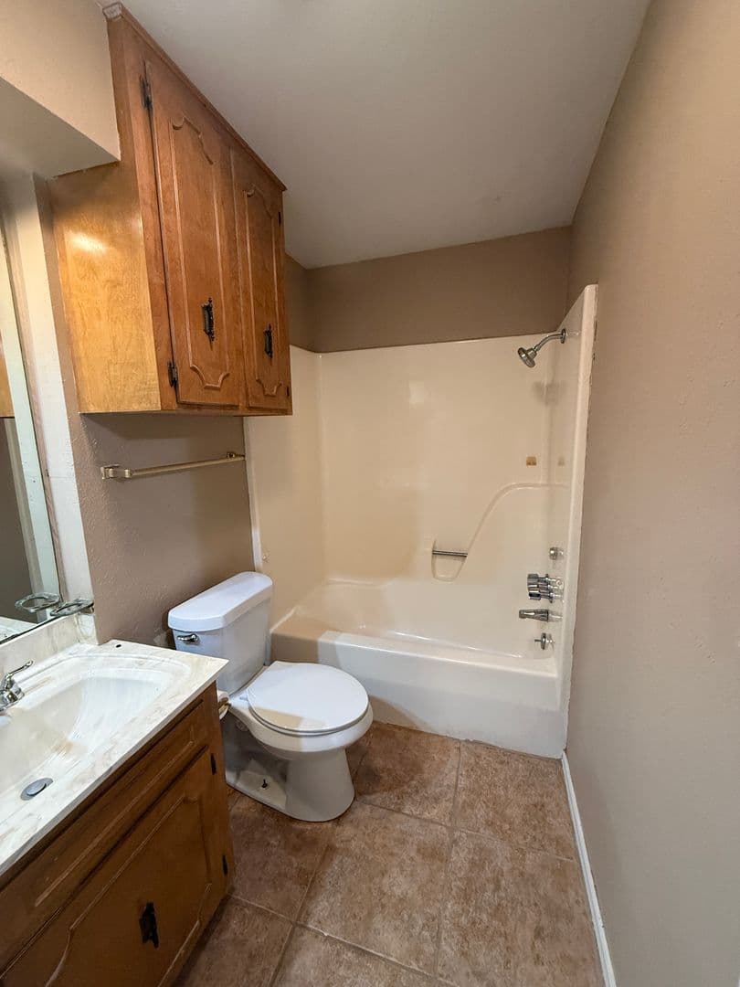 Shreveport House: 4111 Pines Rd.
