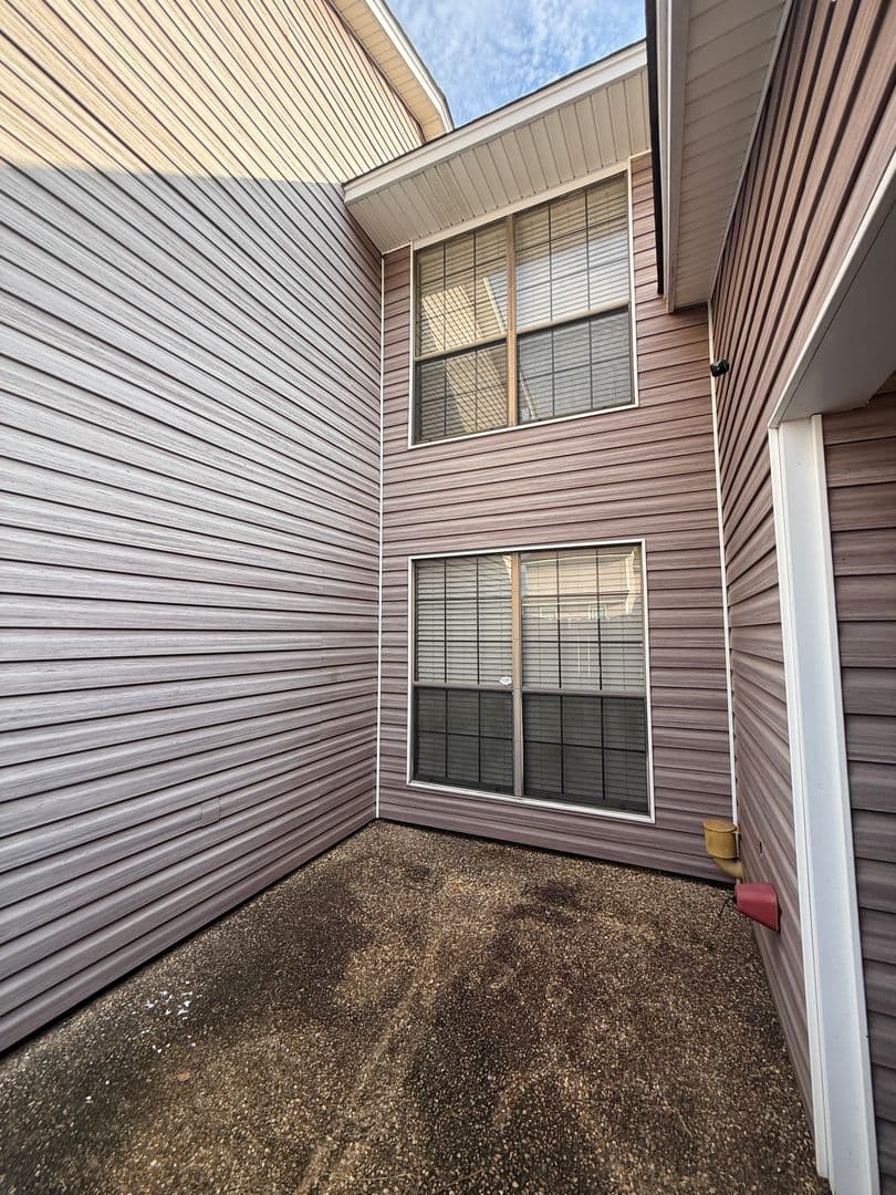 Shreveport House: 4111 Pines Rd.