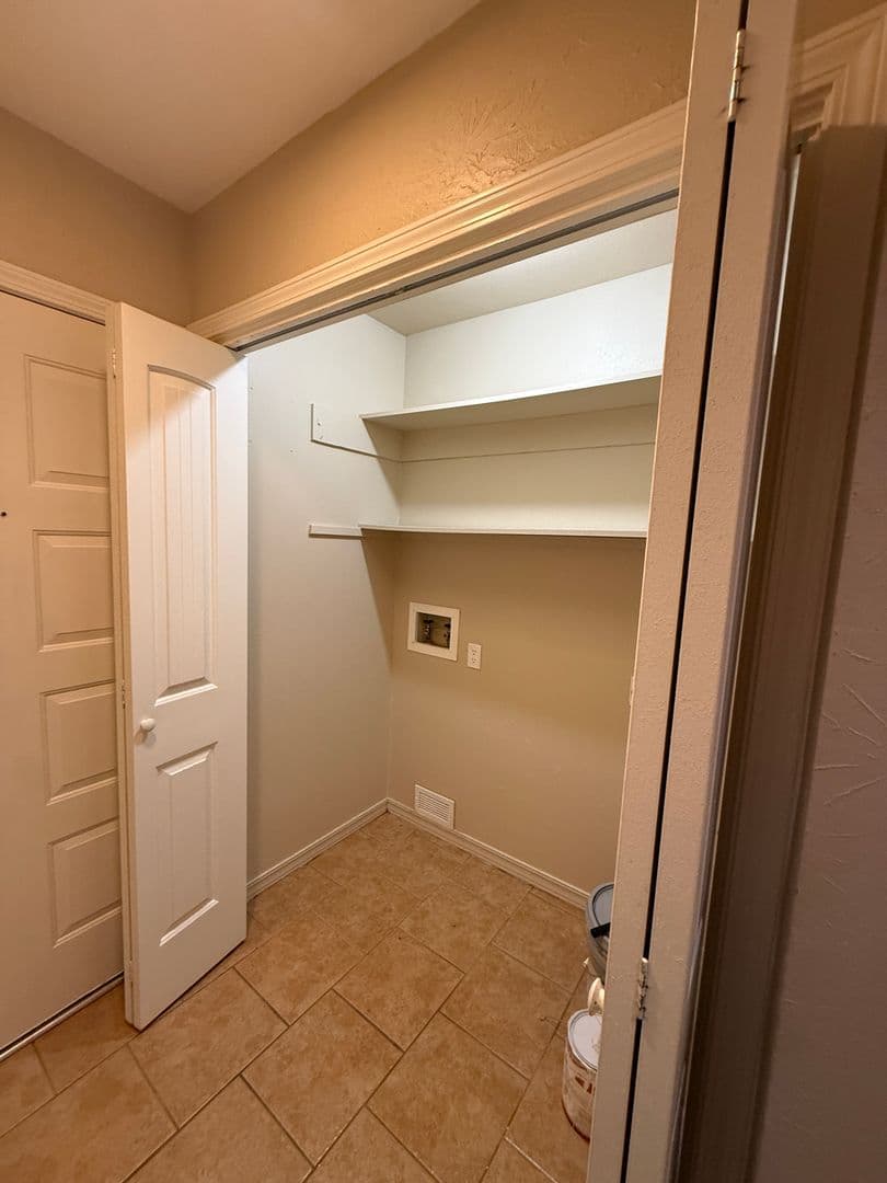 Shreveport House: 4111 Pines Rd.