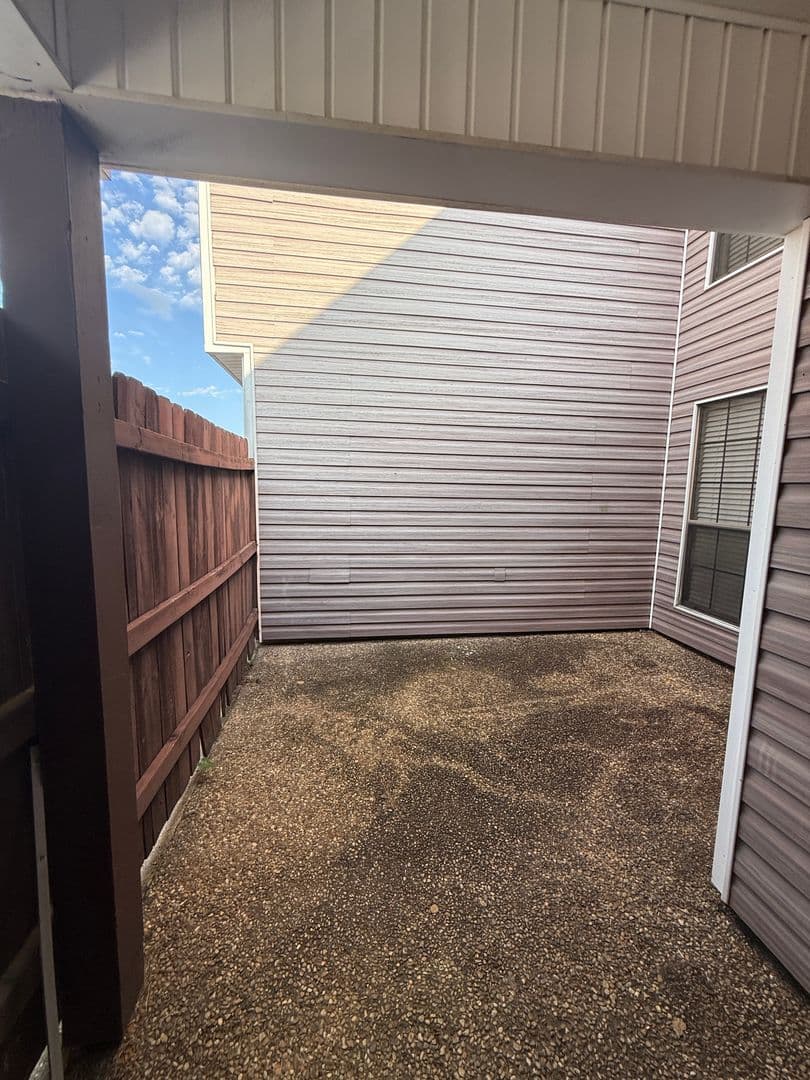 Shreveport House: 4111 Pines Rd.