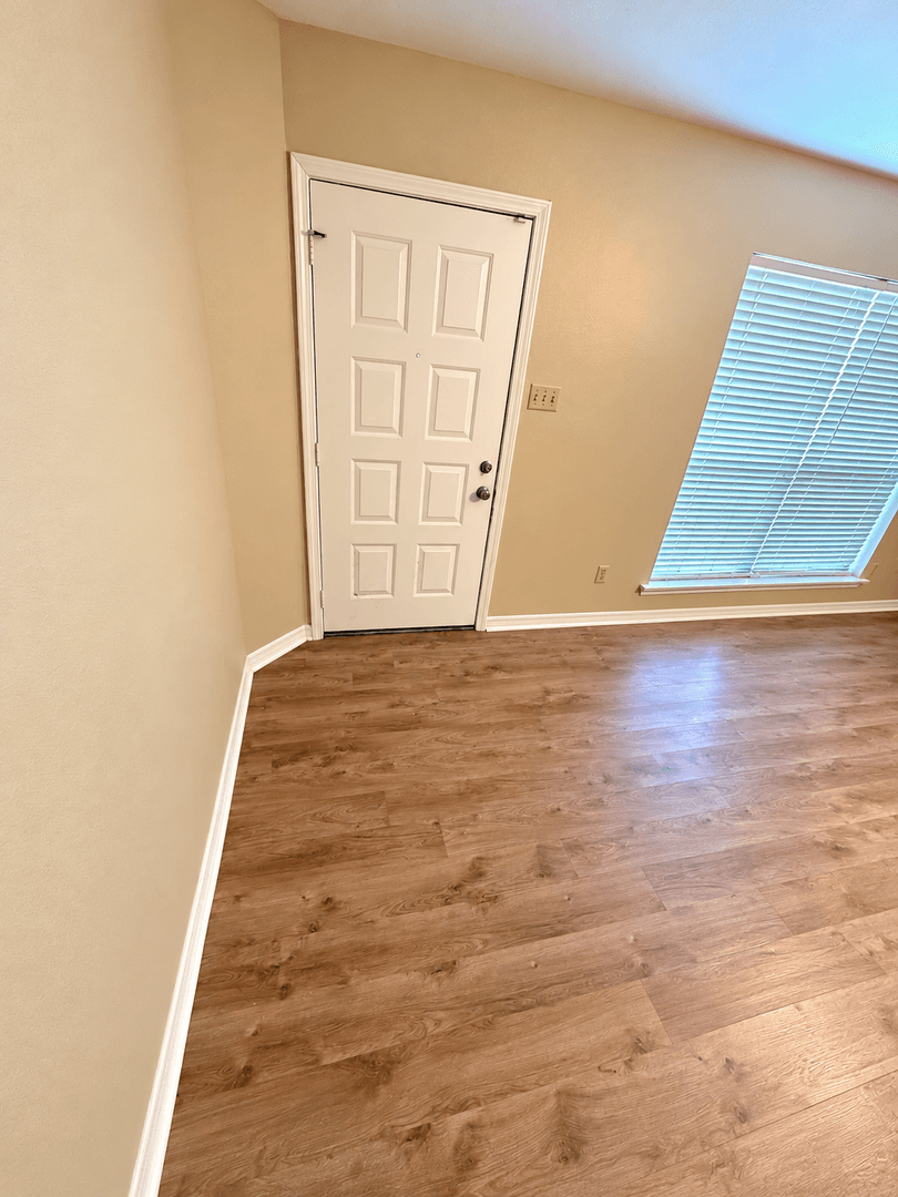 Shreveport House: 4111 Pines Rd.
