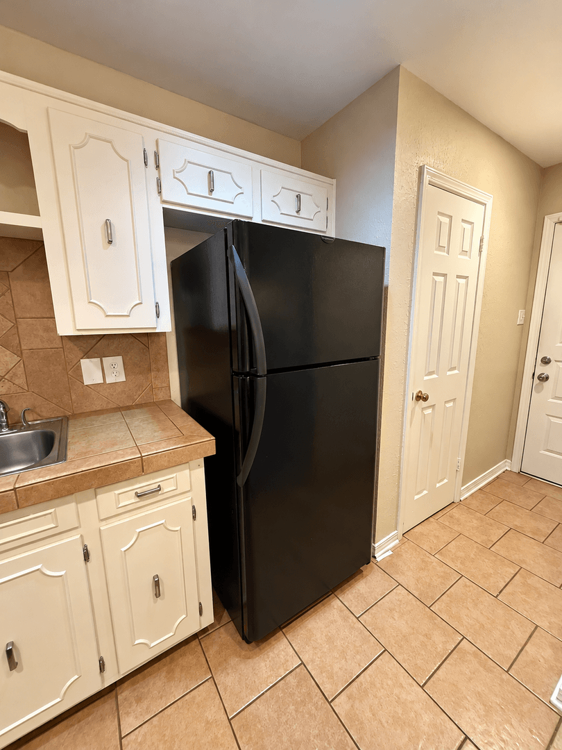 Shreveport House: 4111 Pines Rd.