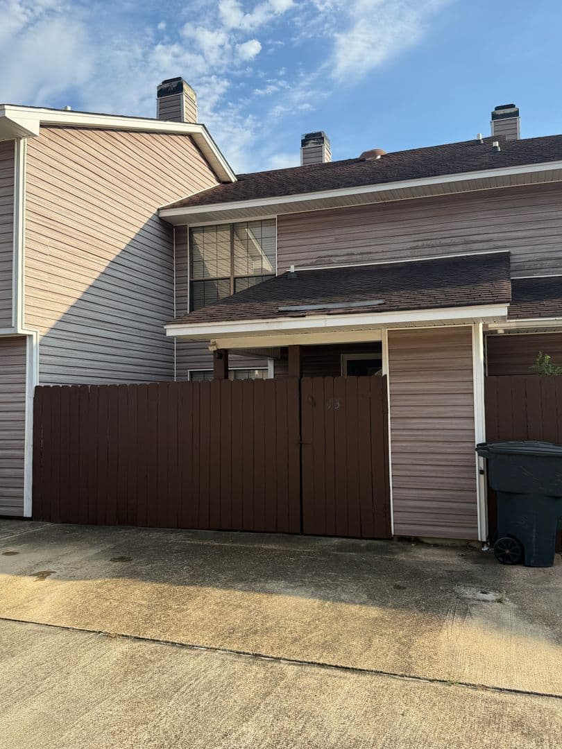 Shreveport House: 4111 Pines Rd.