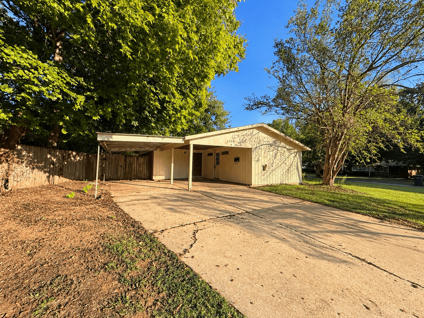 Bossier City House: 1320 Mark Ave