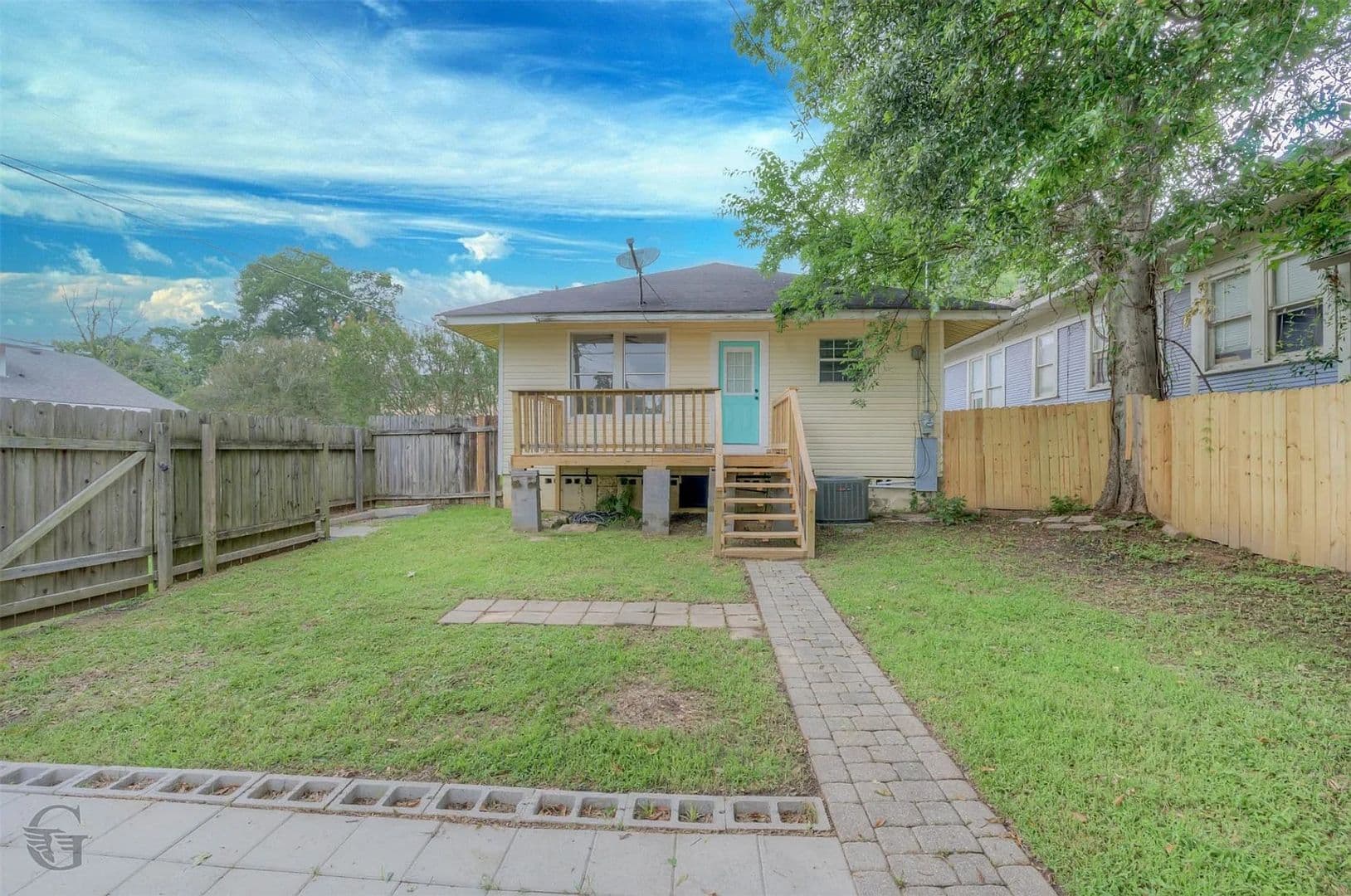 Shreveport House: 859 Linden Street