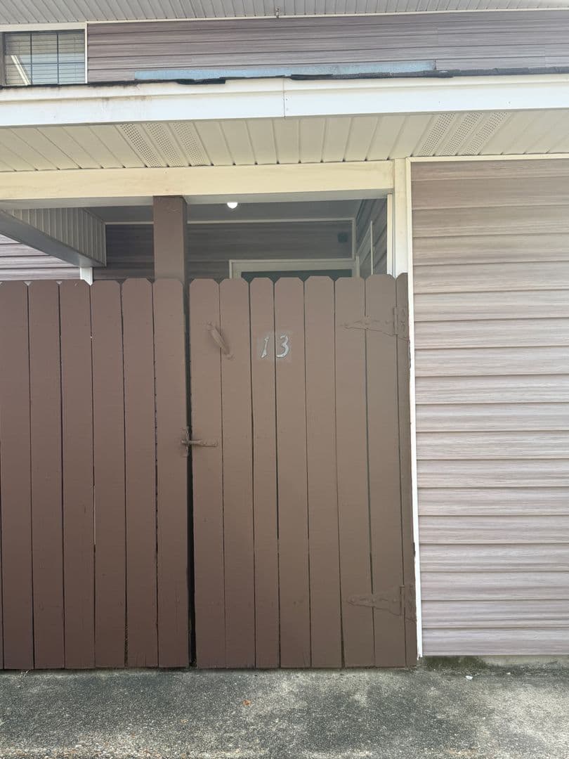 Shreveport House: 4111 Pines Rd.
