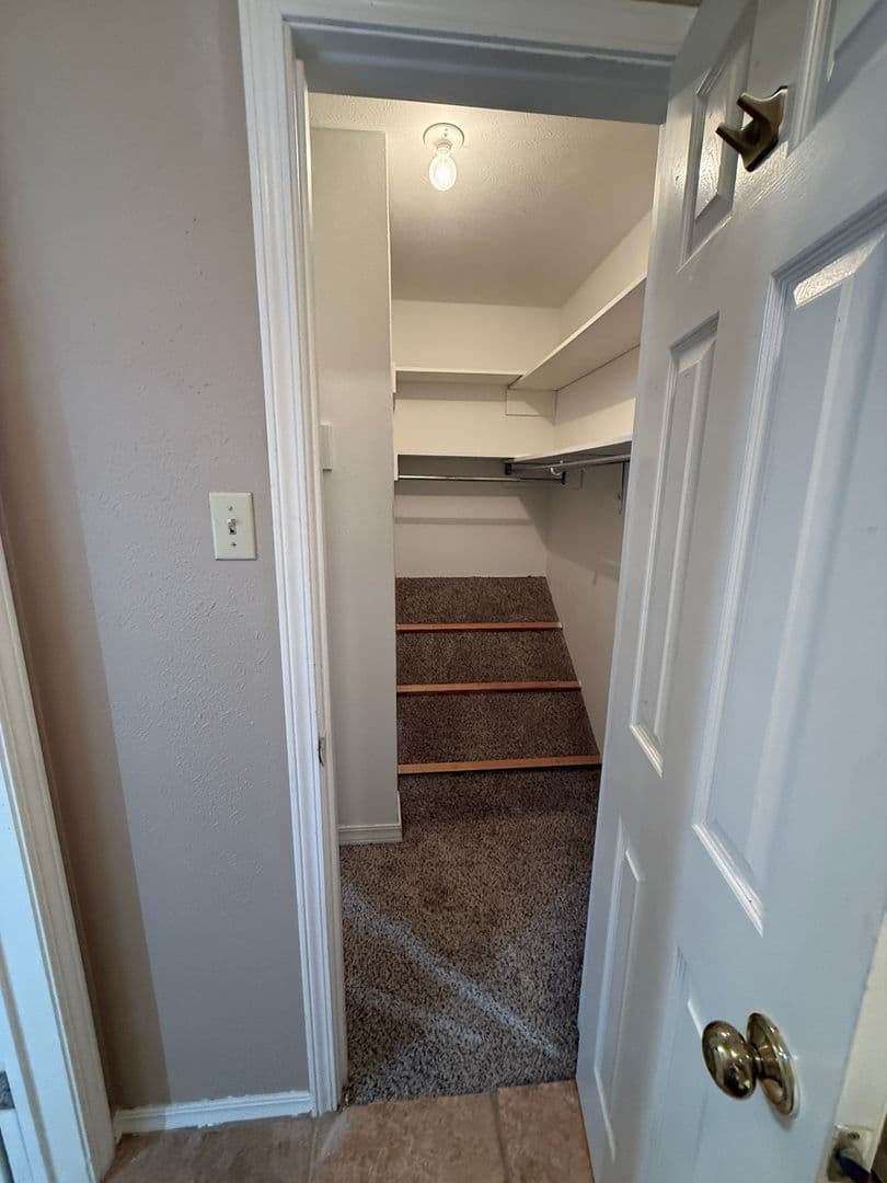 Shreveport House: 4111 Pines Rd.