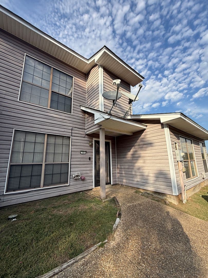 Shreveport House: 4111 Pines Rd.