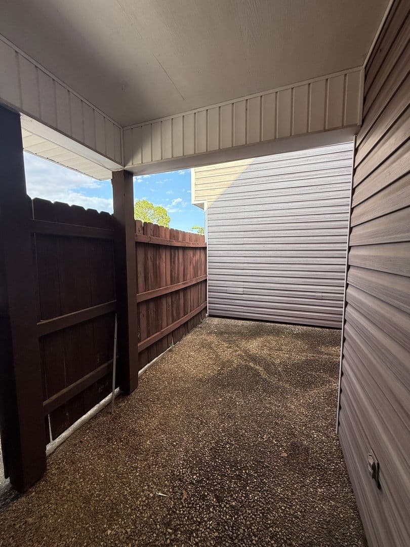 Shreveport House: 4111 Pines Rd.