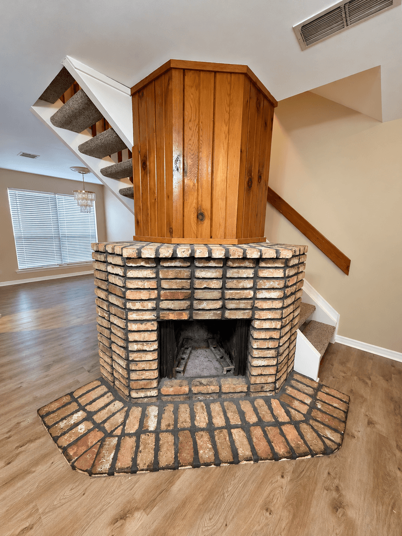 Shreveport House: 4111 Pines Rd.