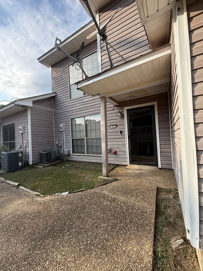 Shreveport House: 4111 Pines Rd.