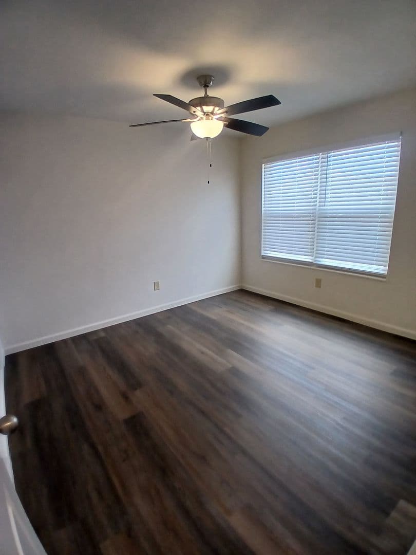 Fenton Apartment: 684 South Old Highway 141