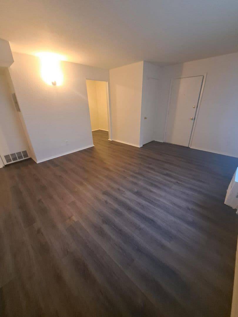 St. Louis Apartment: 9727 Pauline Pl