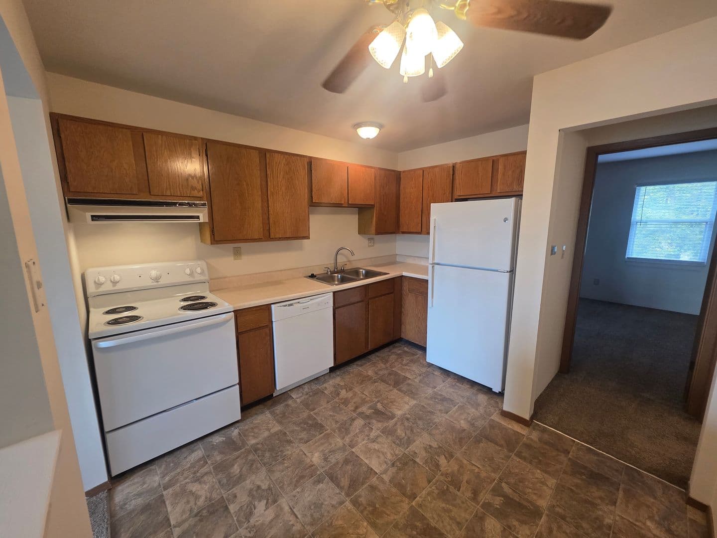 St. Louis Apartment: 13108 Bulter Oak Dr.