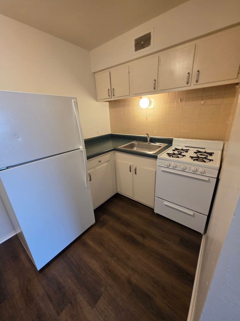 St. Louis Apartment: 9727 Pauline Pl
