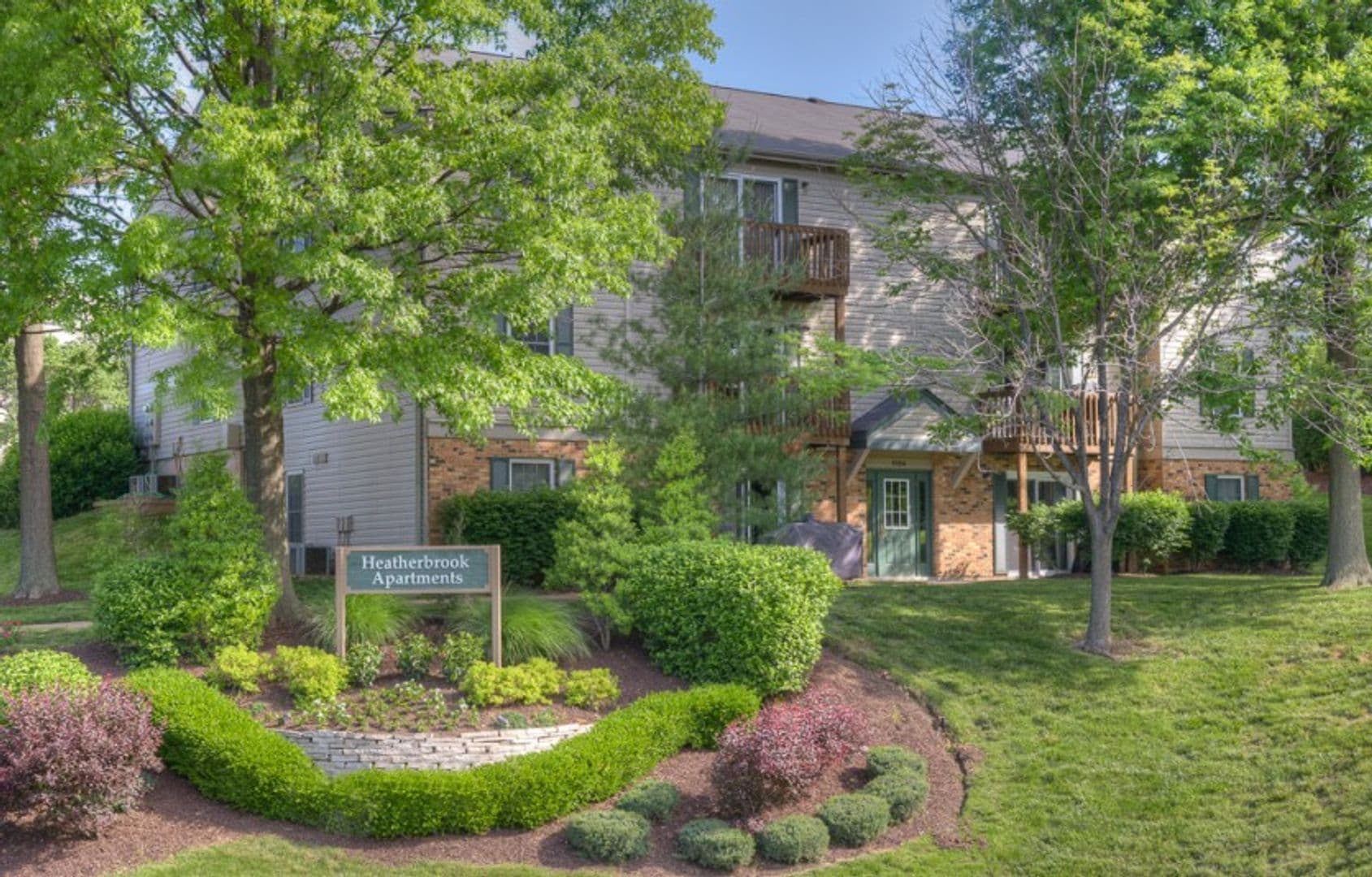 St. Louis Apartment: 1100 Kingbolt Cir Dr.