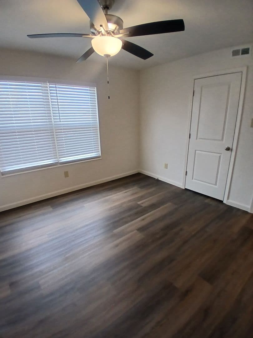 Fenton Apartment: 684 South Old Highway 141